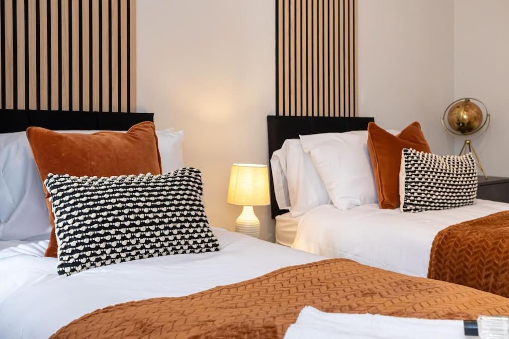 Railway House - Central Warrington - Sleeps 6 Exterior foto