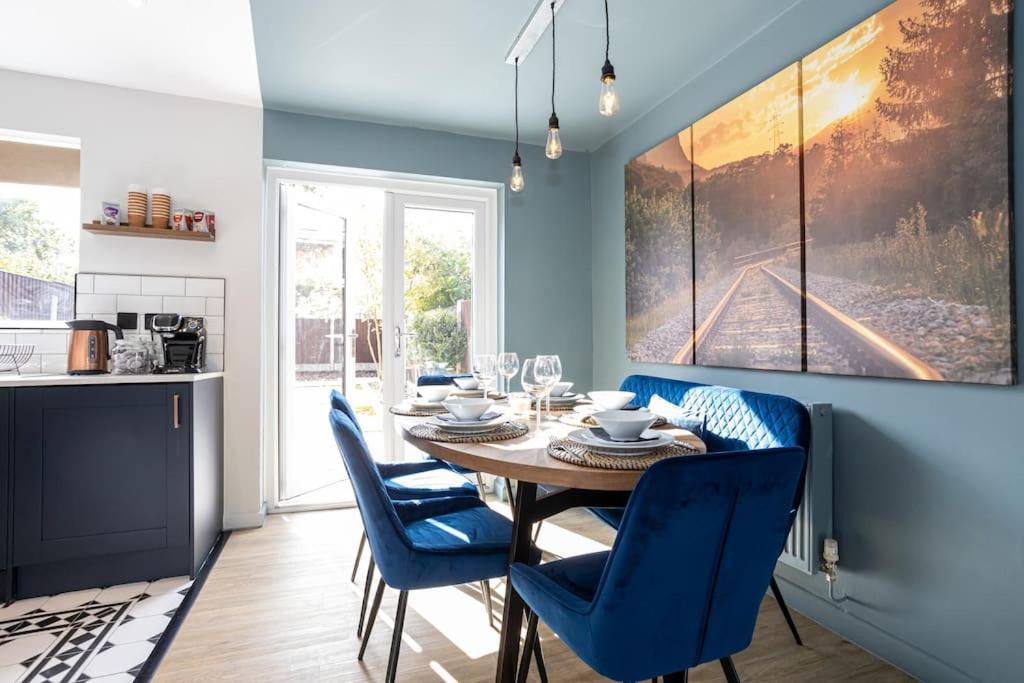 Railway House - Central Warrington - Sleeps 6 Exterior foto