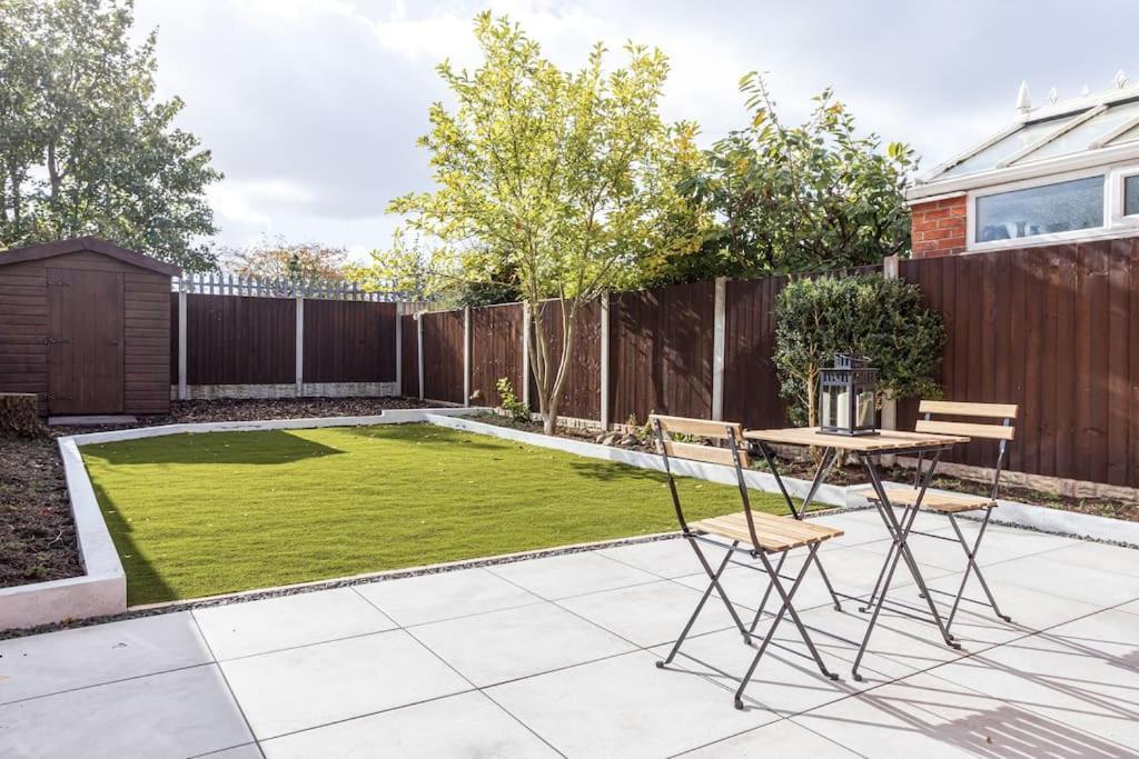 Railway House - Central Warrington - Sleeps 6 Exterior foto
