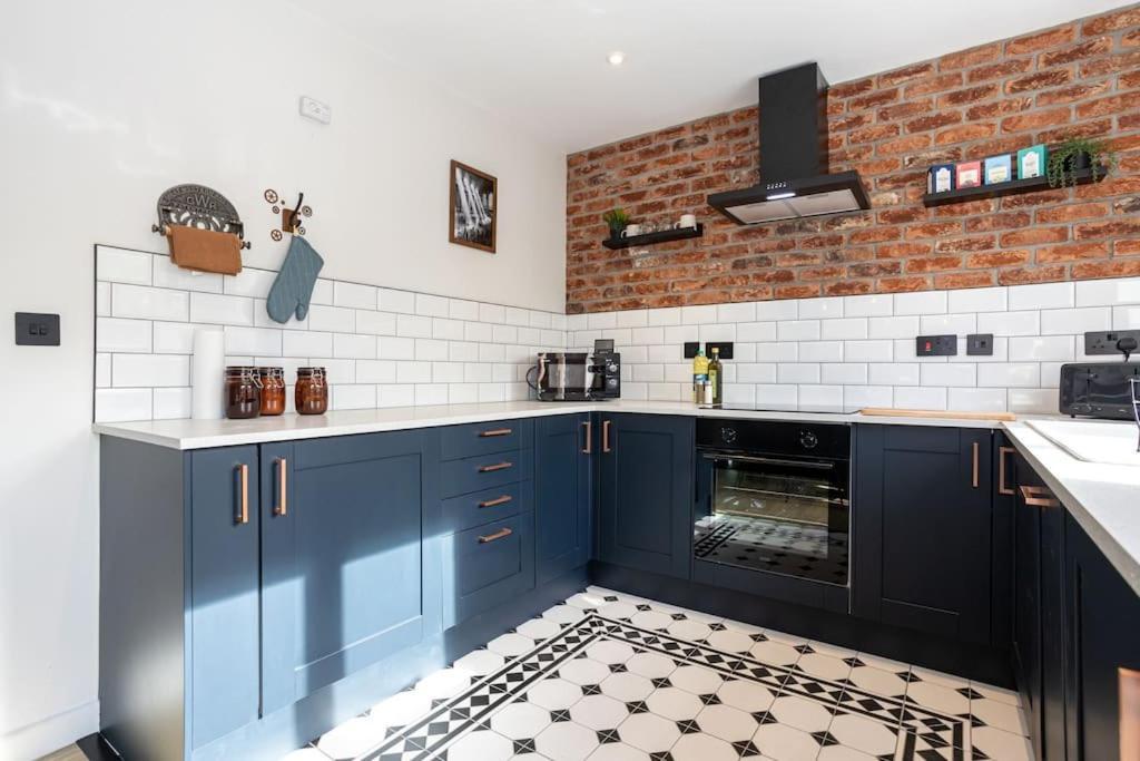 Railway House - Central Warrington - Sleeps 6 Exterior foto