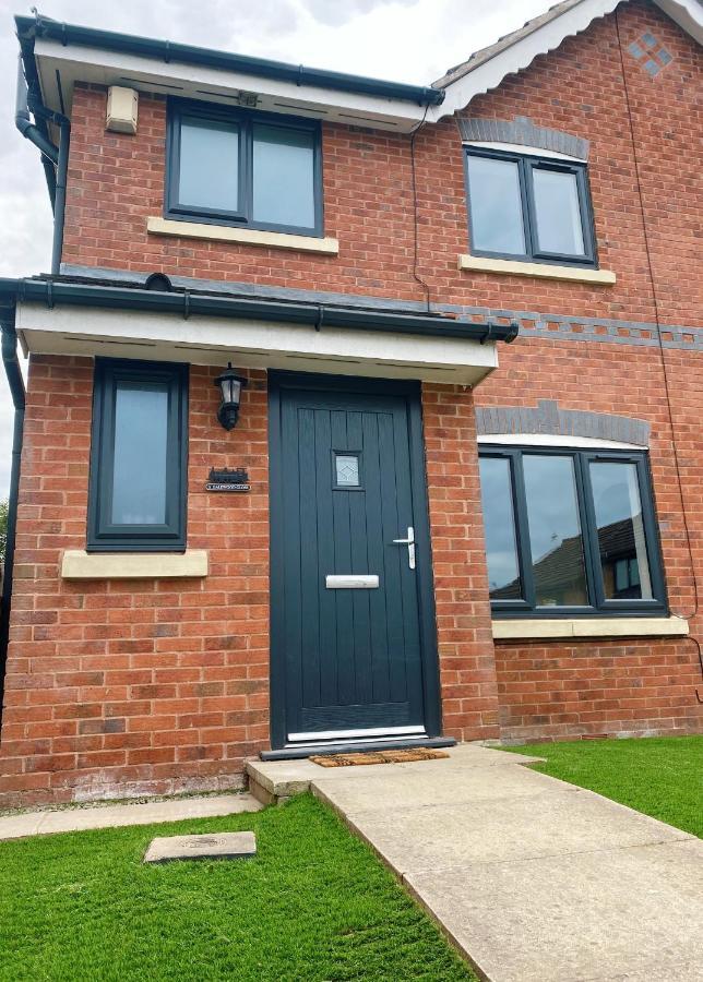 Railway House - Central Warrington - Sleeps 6 Exterior foto